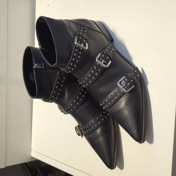 Nine West Seraphim Black Studded Buckle Ankle Boots 9.5 Goth Pointed Toe - Picture 1 of 6